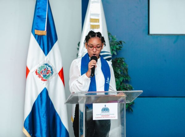 Más de 40 jóvenes que habían abandonado la escuela completan cursos técnicos en Los Guaricanos y Los Alcarrizos