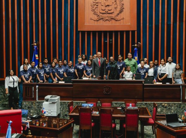 Estudiantes del Programa Oportunidad 14-24 cumplen rol de Senador por un día en actividad de cohesión social