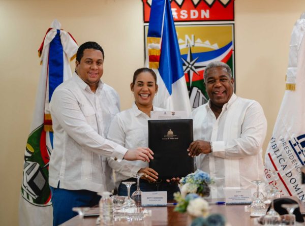Gobierno y Ayuntamiento de Santo Domingo Norte firman acuerdo para ampliar el Programa Oportunidad 14-24