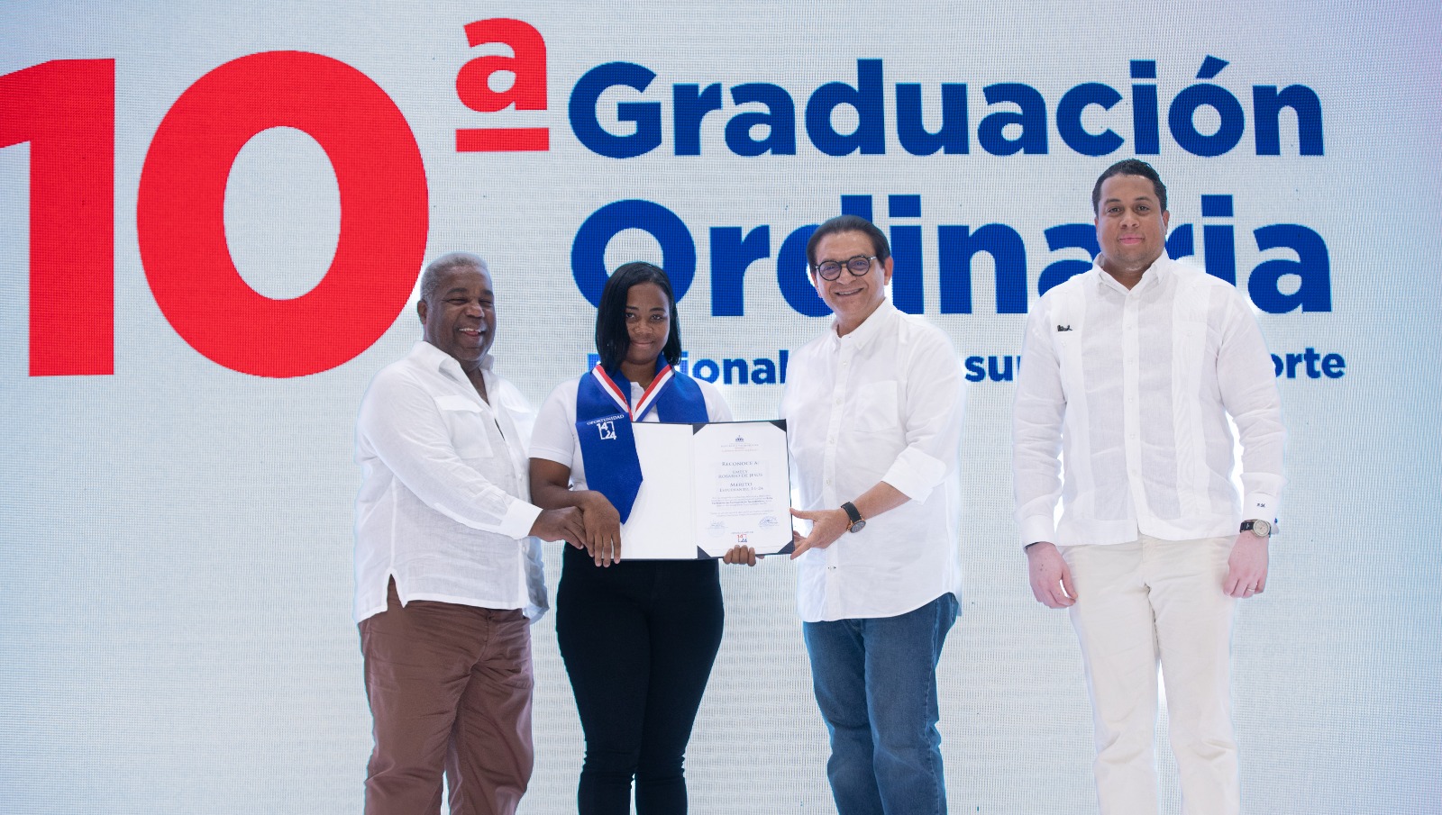 Emely Rosario inspira con su historia en la 10ma. Graduación del programa Oportunidad 14-24