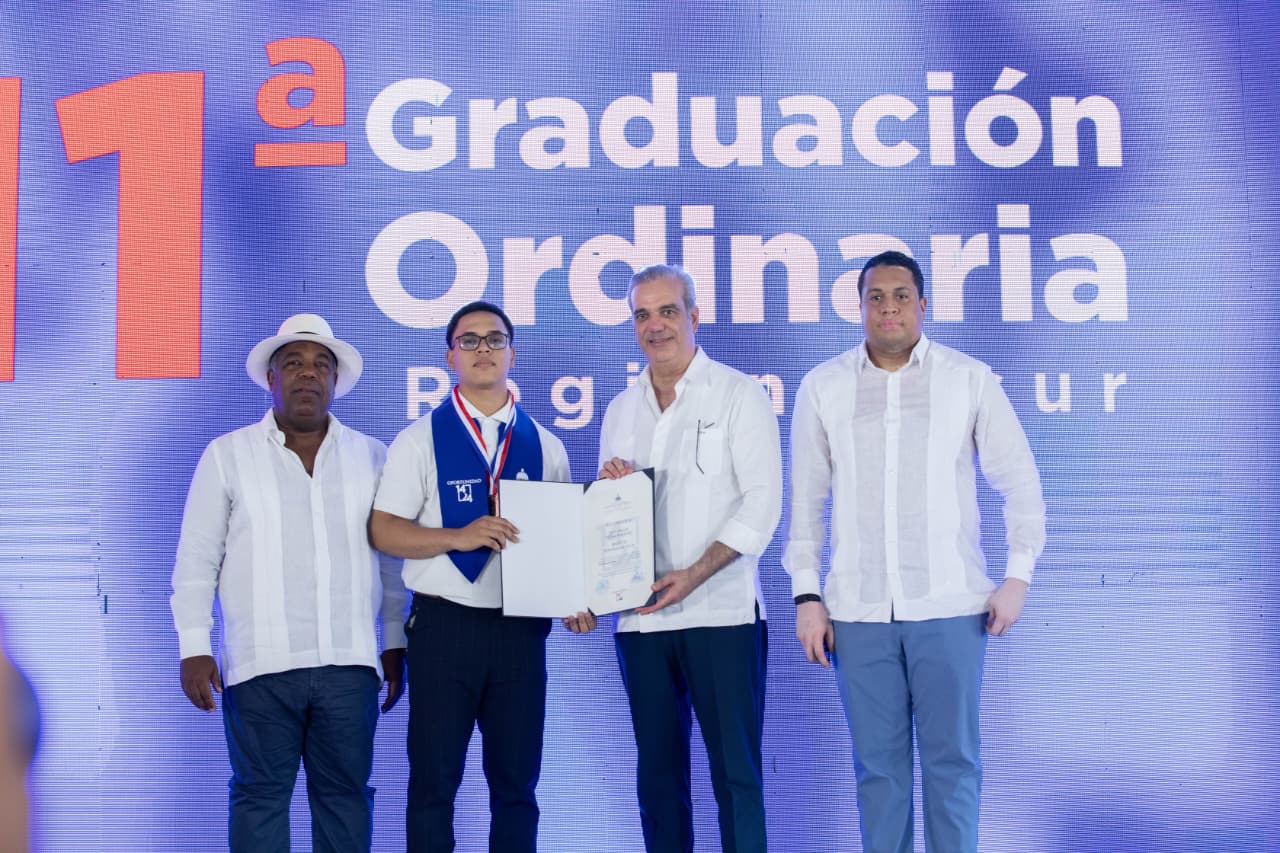 Presidente Abinader encabeza 11ª Graduación Ordinaria del programa Oportunidad 14-24 en la Región Sur