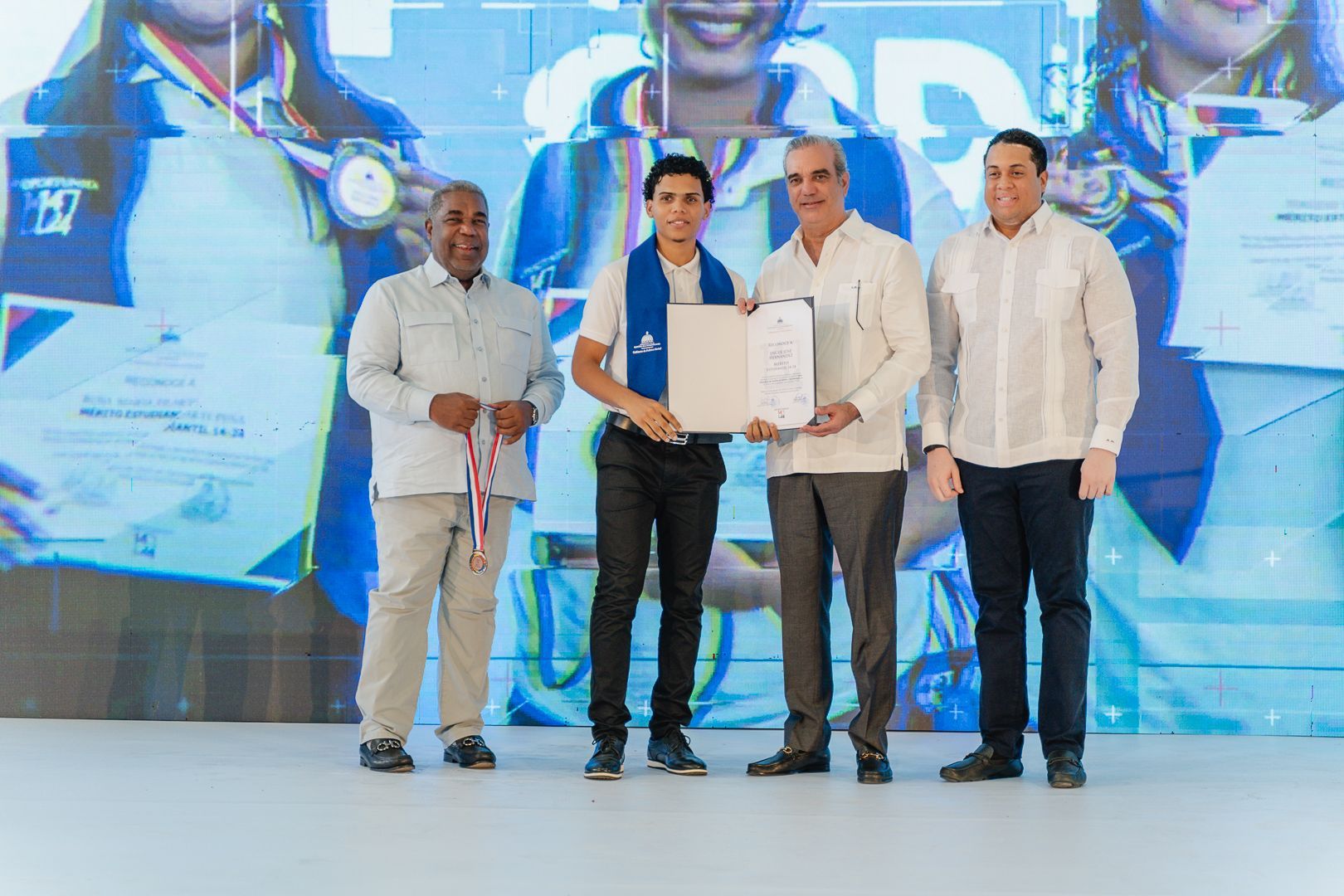 Presidente Luis Abinader encabeza 9na. Graduación Ordinaria del programa Oportunidad 14-24