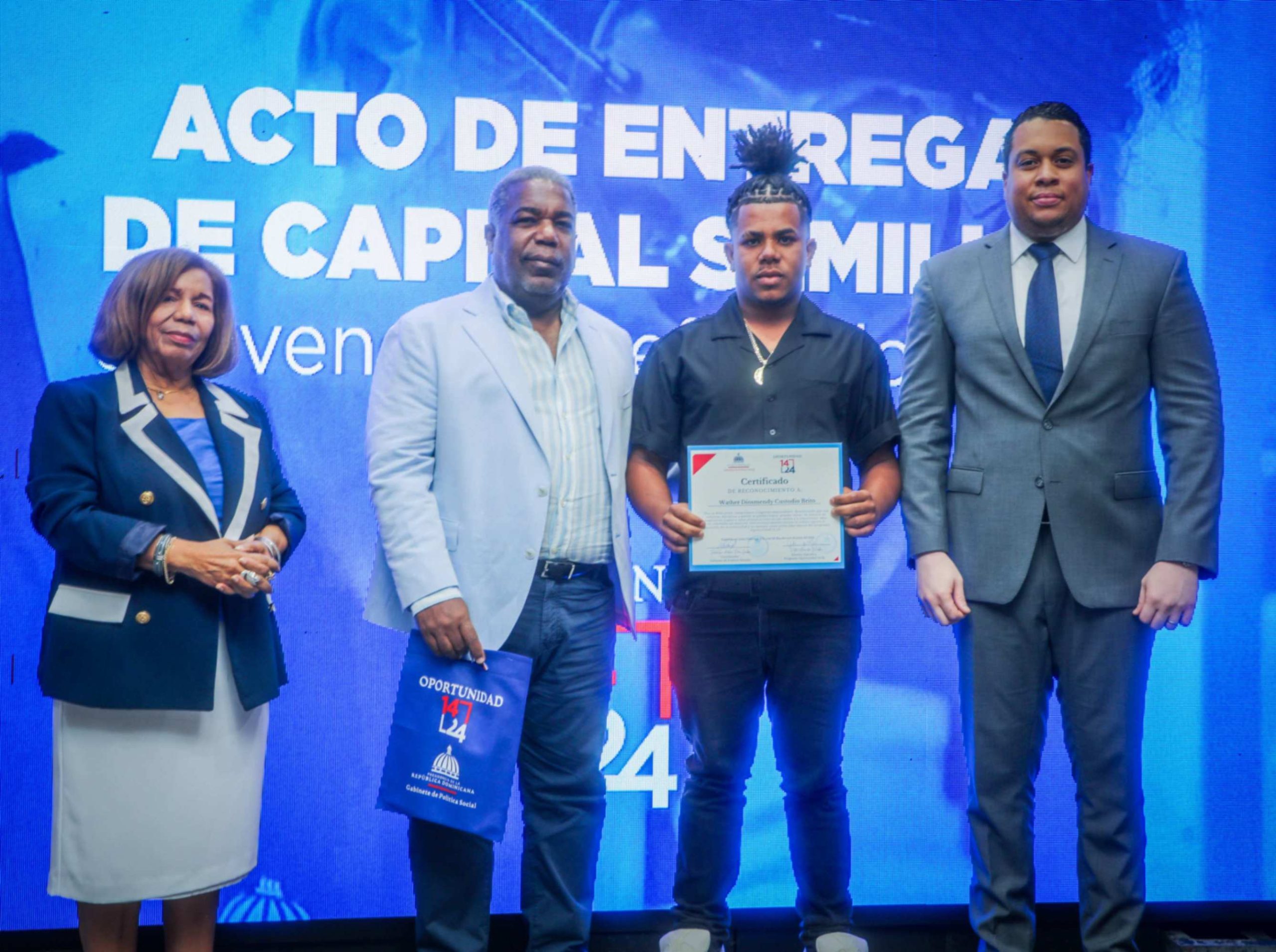 Gabinete de Política Social Impulsa Emprendimientos a Jóvenes con Entrega de Capital Semilla