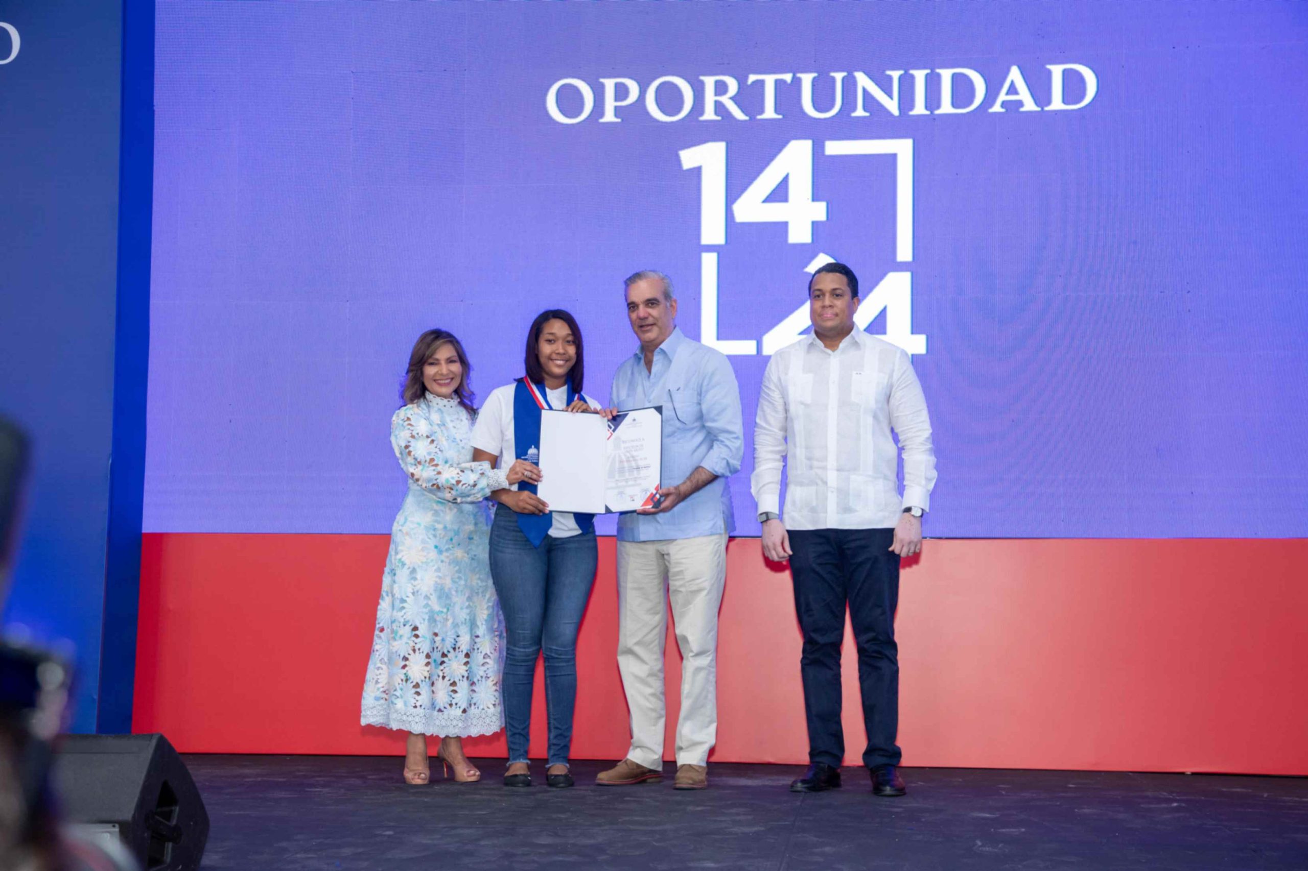 Presidente Abinader encabeza XII graduación del programa Oportunidad 14-24; más de 4 mil jóvenes se convierten en técnicos