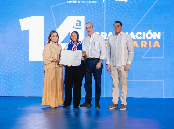 Luis Abinader encabeza graduación de 1,152 jóvenes de Oportunidad 14-24 en la Región Sur