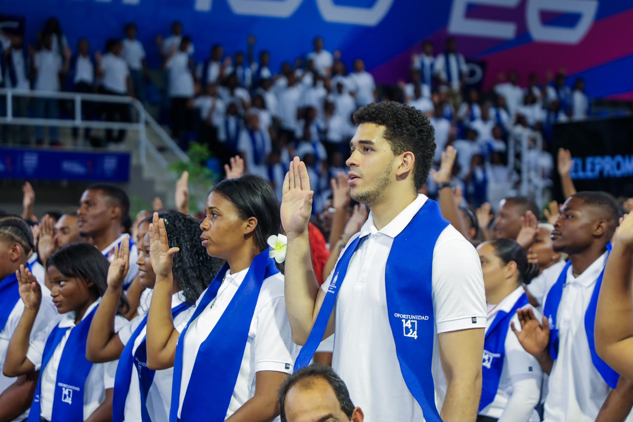Presidente Abinader encabeza por segundo día consecutivo, graduación de 2,576 jóvenes de Oportunidad 14-24; Programa supera los 35 mil egresados
